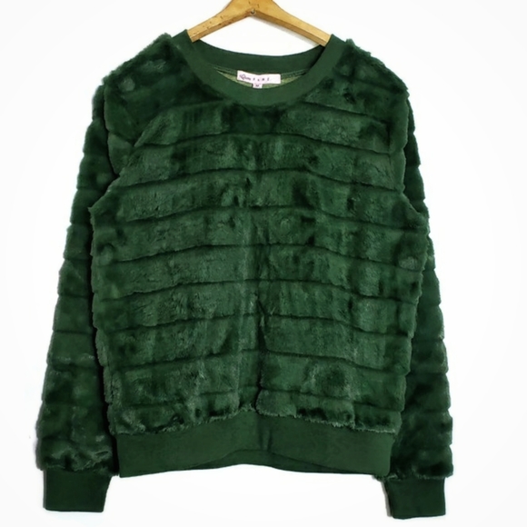 Plush Faux Fur Pullover Top Green New with Tags - Picture 3 of 6